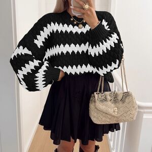 Textured Black White Striped Round Neck Sweater sz Medium | Cozy Knit Top ( Reg